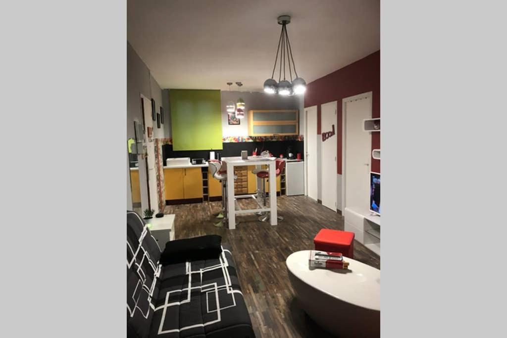 Appartement Style Pop Art Avec Garage Centre Historique เบซิเยร์ ภายนอก รูปภาพ