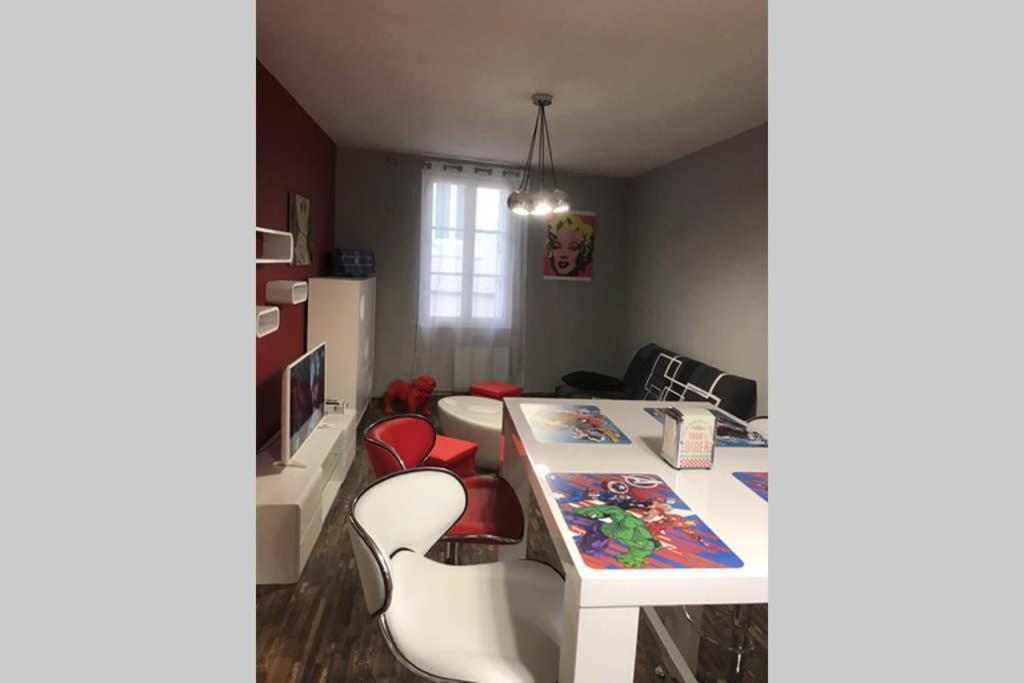 Appartement Style Pop Art Avec Garage Centre Historique เบซิเยร์ ภายนอก รูปภาพ