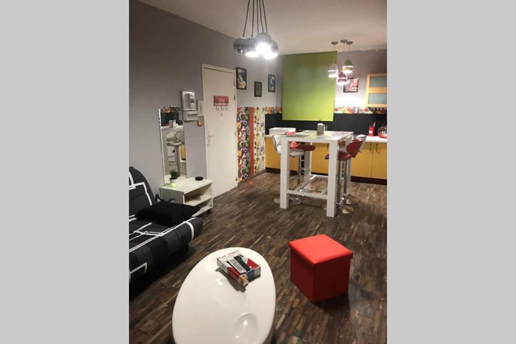 Appartement Style Pop Art Avec Garage Centre Historique เบซิเยร์ ภายนอก รูปภาพ