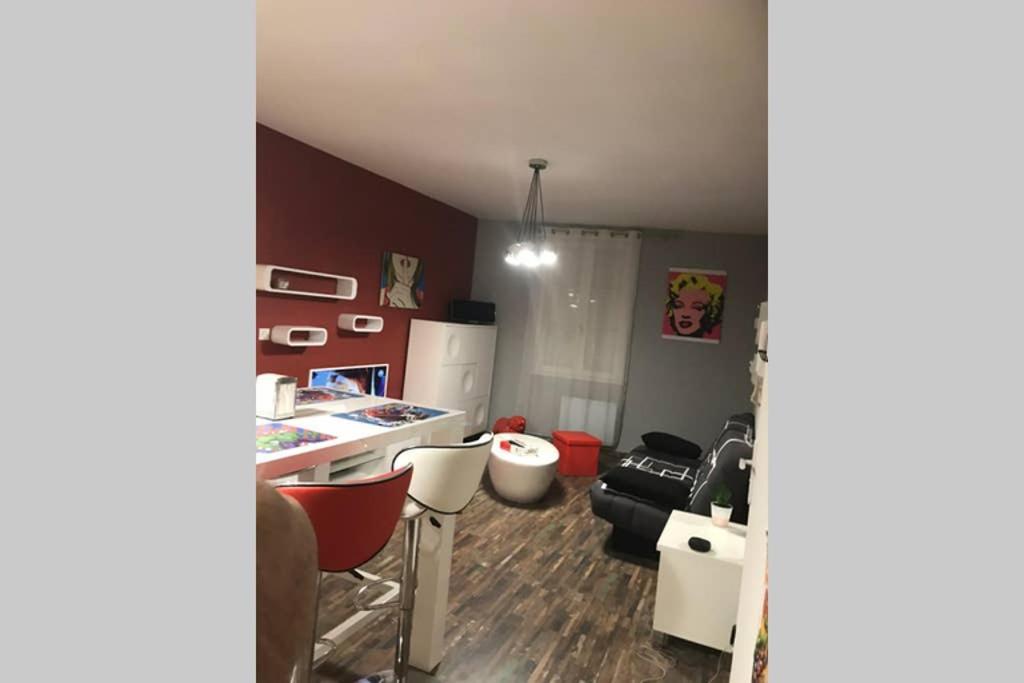 Appartement Style Pop Art Avec Garage Centre Historique เบซิเยร์ ภายนอก รูปภาพ